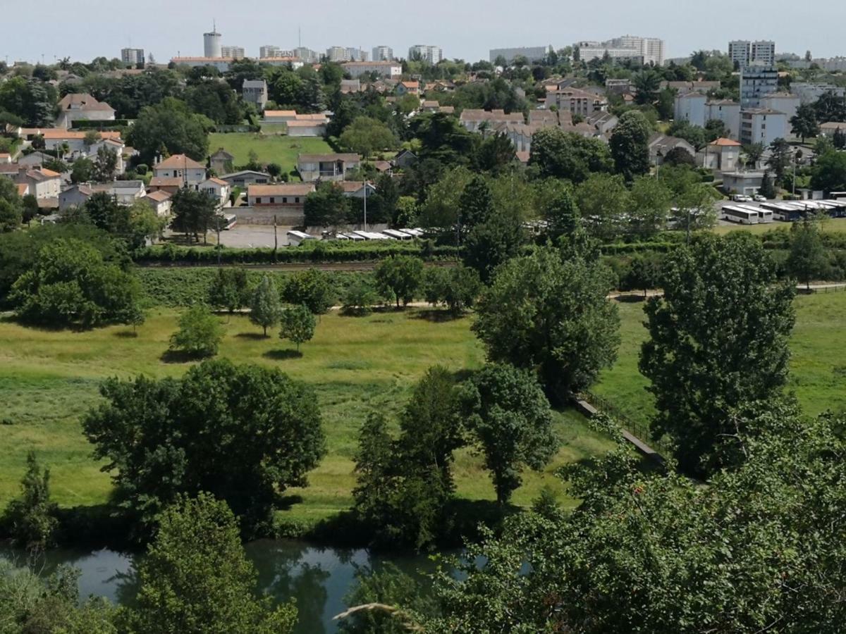 Appartement Meuble Proche Du Futuroscope Poitiers Kültér fotó